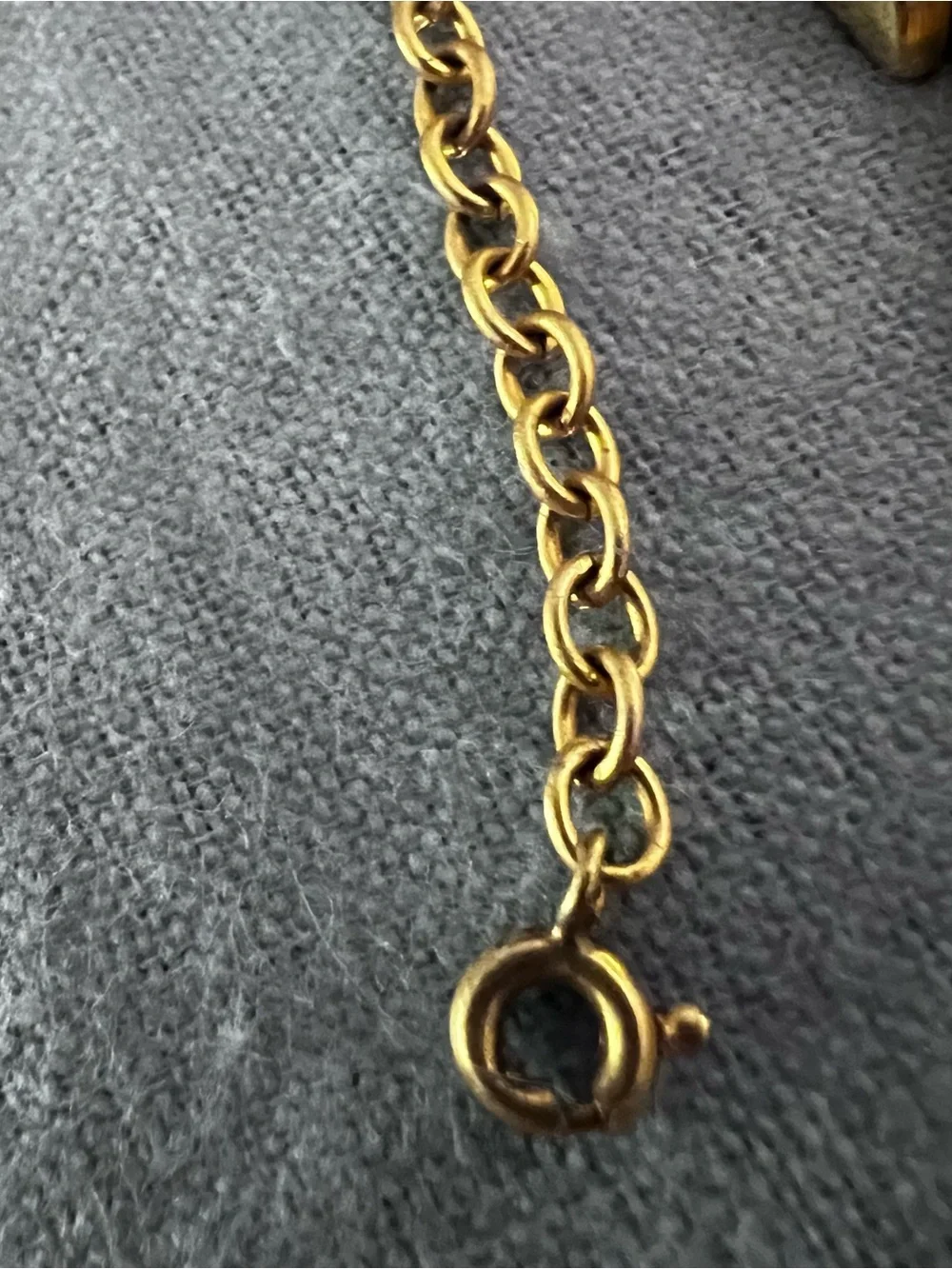 Gold-Tone Bracelet with Black and Cream mother-of-pearl Links - Picture 7 of 11